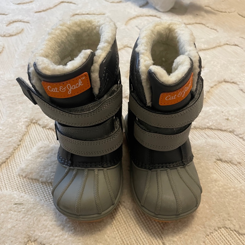 Cat & Jack kids’ winter boot